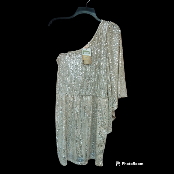 Hailey & Co. Dresses & Skirts - NWT Boutique Ivory/Cream One Shoulder Sequins Dress Size M